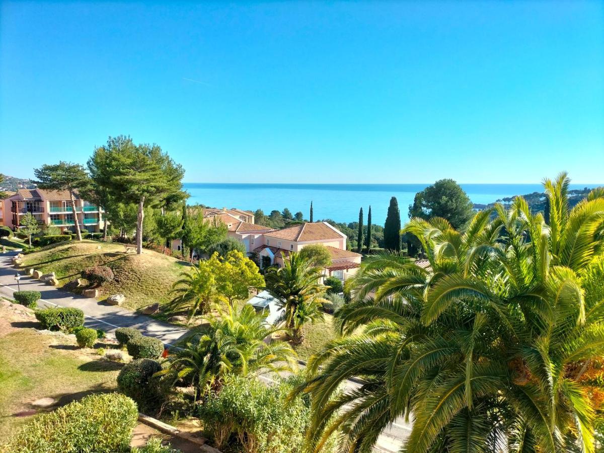 Superbe Appartement Avec Vue Mer Et Piscine Saint-Raphaël Dış mekan fotoğraf