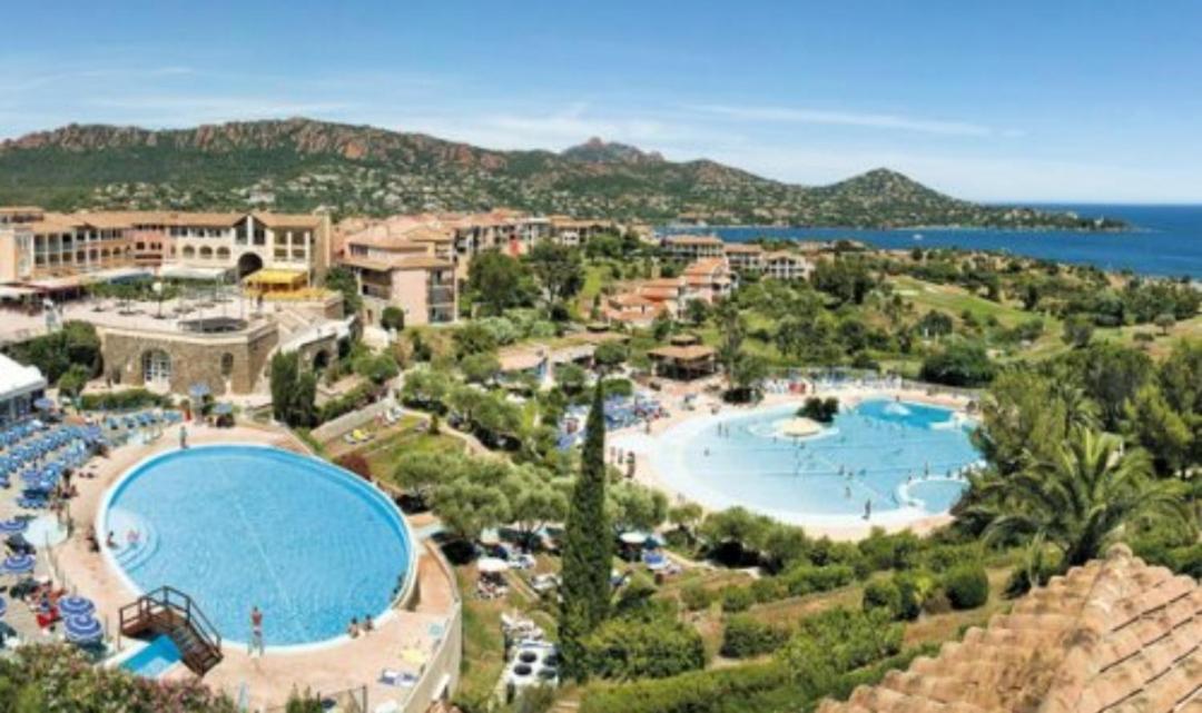 Superbe Appartement Avec Vue Mer Et Piscine Saint-Raphaël Dış mekan fotoğraf